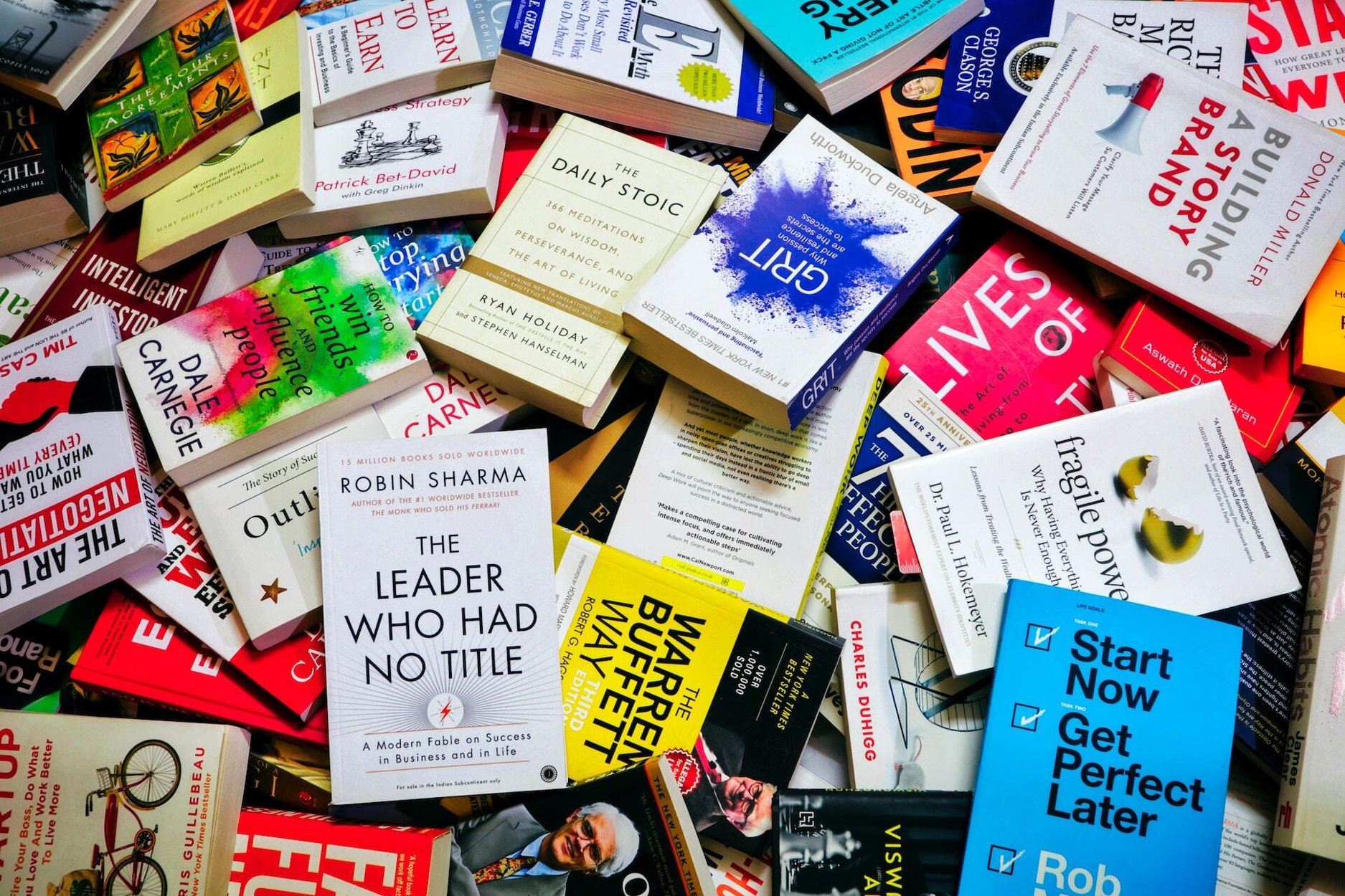 6 Sales Books You Need to Add to Your Bookshelf Today